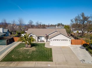1022 Riviera Dr, Redding, CA 96001