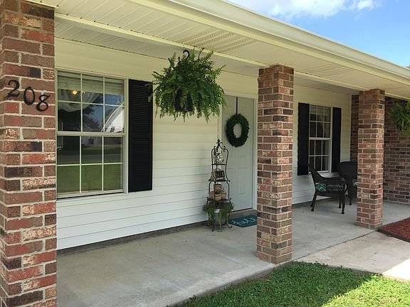 3rd image of 208 Nicole Dr