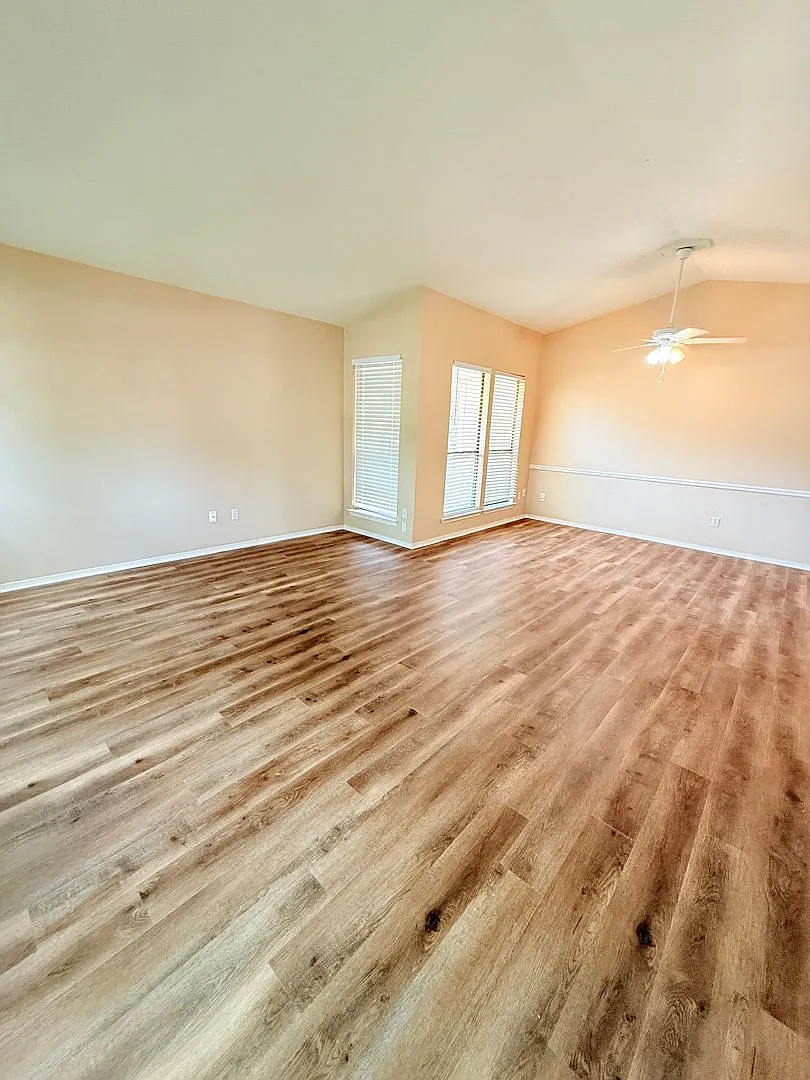 Available Now - Charming Bedford Home On A Cul-de-Sac | 2 Living Areas, Large Corner Lot & Heb Is... — Photo 3