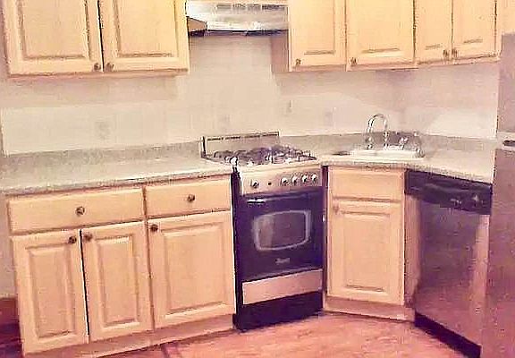 2nd image of 39 W 85th St #D