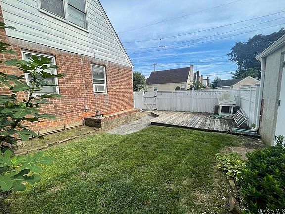 4th image of 501 New Hyde Park Road