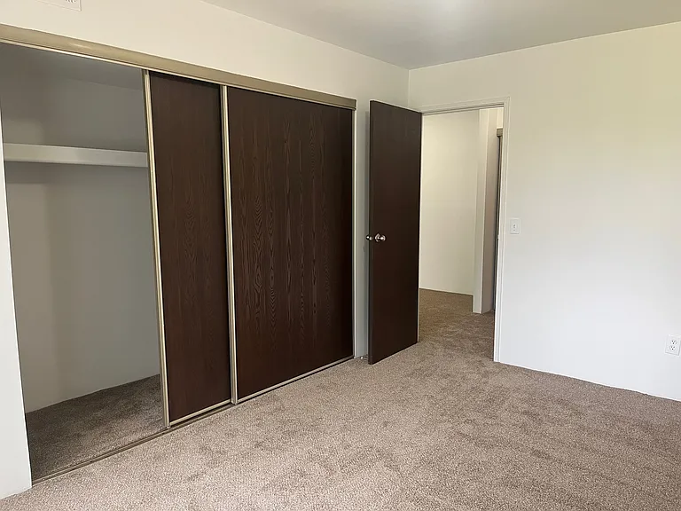 Thornridge Apartments — Photo 30