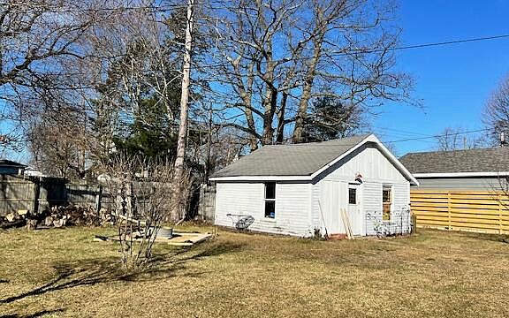 4th image of 703 N Harrison St