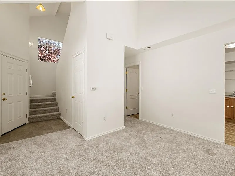 2 bed, 1.5 bath, 938 sqft, $1,575 — Photo 4