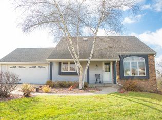 W247S7385 Scotland Dr, Waukesha, WI 53189