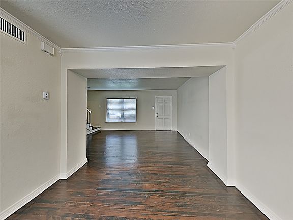 4th image of 6491 Bordeaux Ave