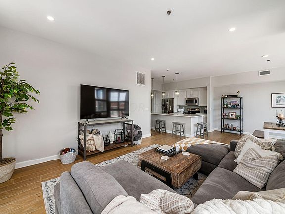 2nd image of 825 N 4th St Unit 304