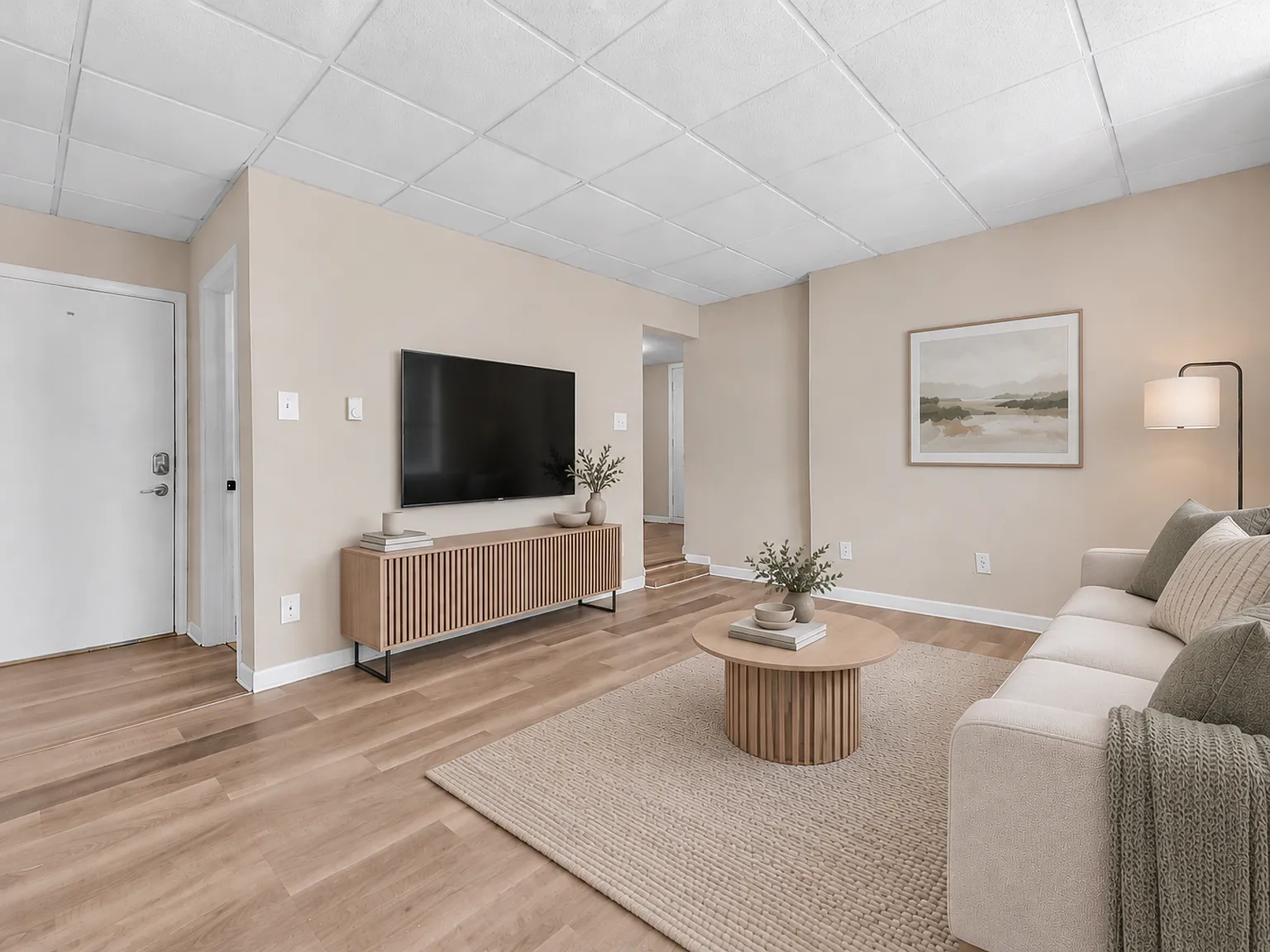 439 W Walnut St — Photo 1