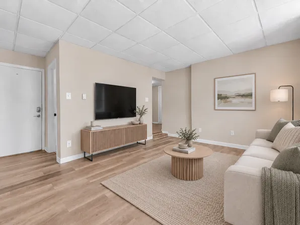439 W Walnut St