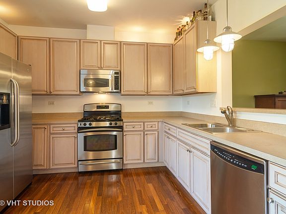 3rd image of 1137 N Claremont Dr #173