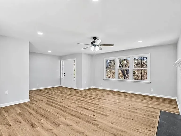 2101 Mimosa Dr — Photo 3