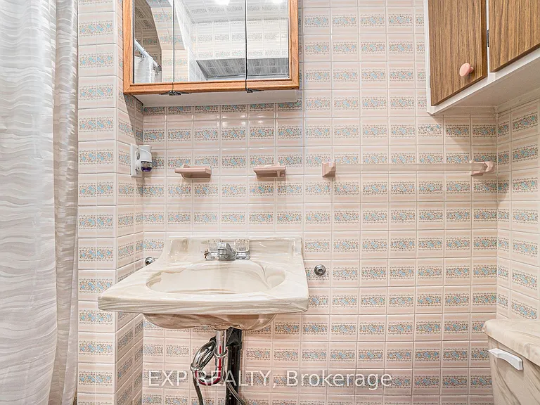 640 Morin St #B — Photo 10