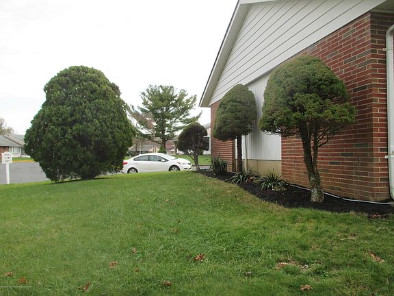 2nd image of 554A Sheffield Ct #1001
