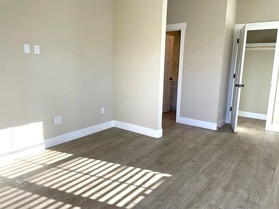 5th image of 463 E Santa Fe Ave