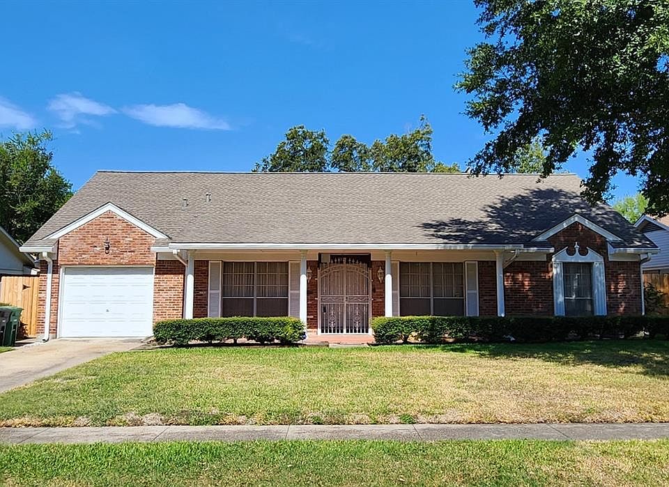 1st image of 914 Hidden Valley Dr