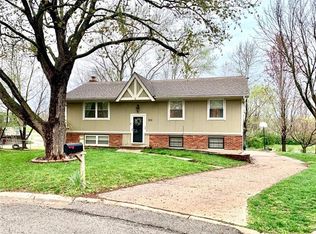 901 SW Windsor Ct, Blue Springs, MO 64014