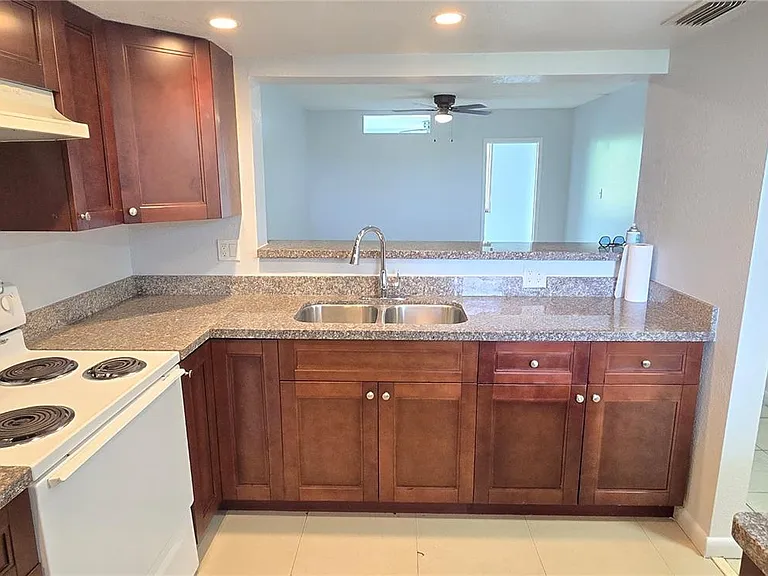 5335 NW 10th Ct #307 — Photo 2