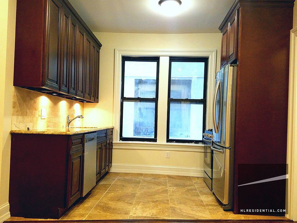 1st image of 2817 33rd St APT 1R