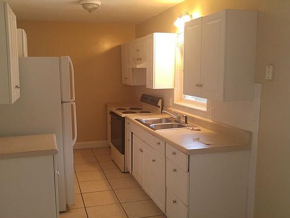 4th image of 2000 47th St S
