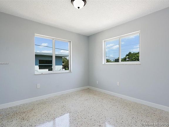 5th image of 518 NW 10th Ave APT 2