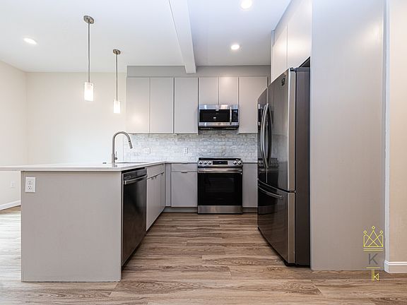 2nd image of 458 Washington St #107