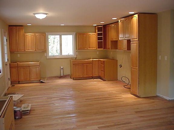 MAPLE CABINETS,HARDWOOD FLOORS