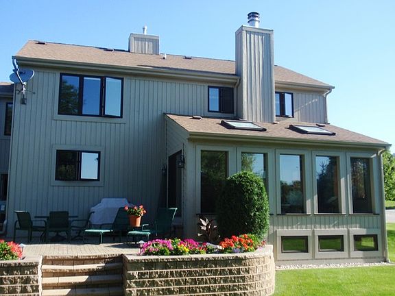 3rd image of 3321 Summerhill Dr