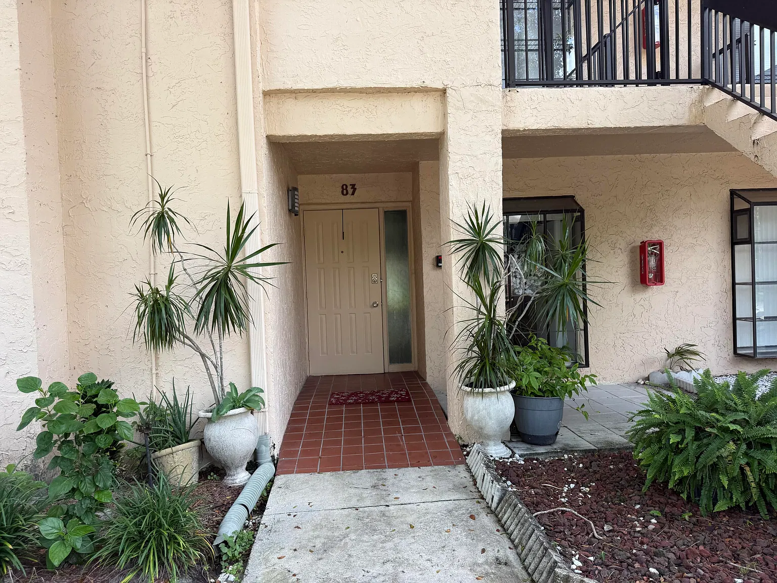 2 bed, 2.0 bath, 1100 sqft, $2,200 — Photo 2
