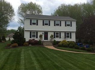 5 Harvest Dr, Cranberry Township, PA 16066