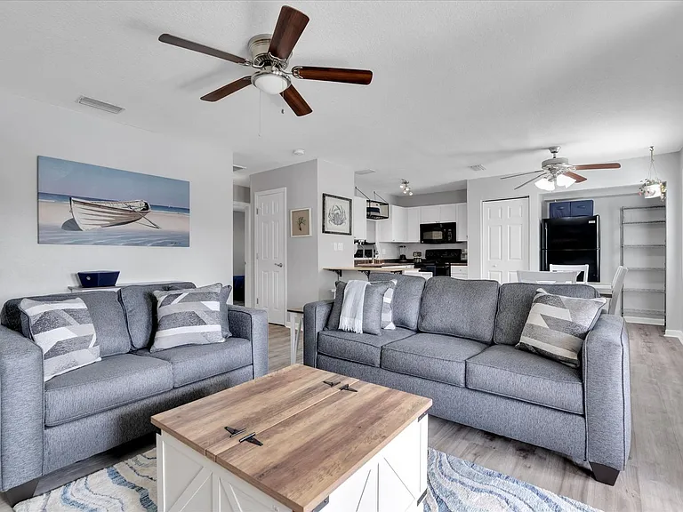 102 Pompano Dr SE #C — Photo 5