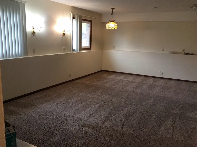 1460 Meadow Ln — Photo 8