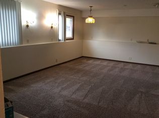 1450 Meadow Ln, Maple Plain, MN 55359