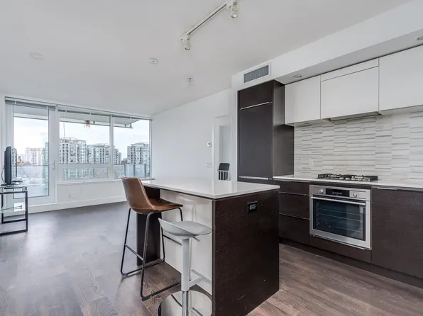 5233 Gilbert Rd #903, Richmond, BC V7C 0B3