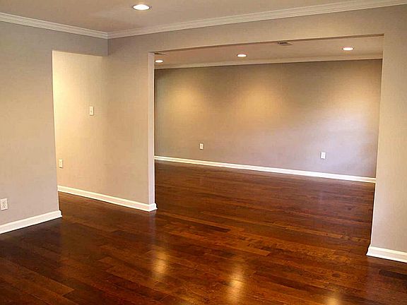 5th image of 2319 Gardenia Dr