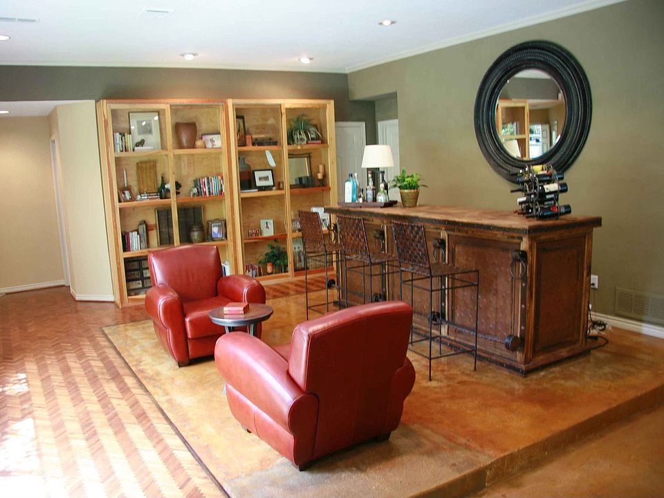 Bar/ Dining Room