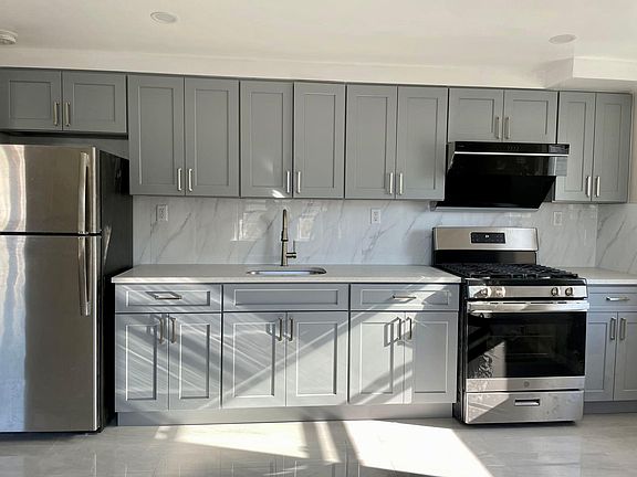 3rd image of 15141 18th Ave Floor 2