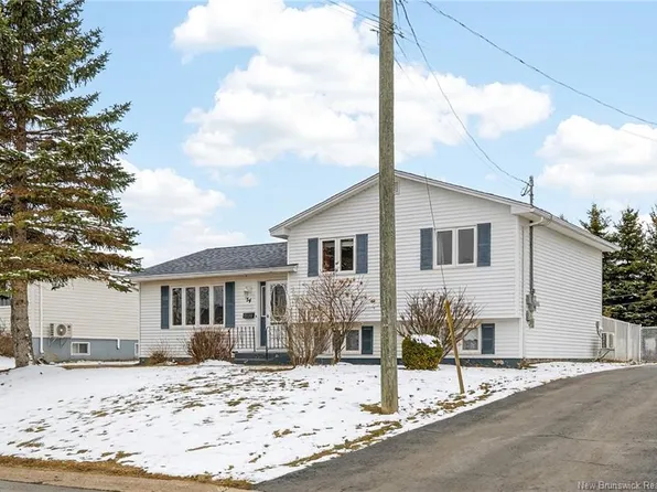54 Simpson Ct, Riverview, NB E1B 4P2