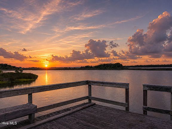 3rd image of 2999 Island Dr