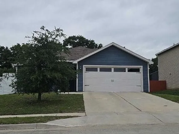 1305 Eagle Lake Dr, Azle, TX 76020