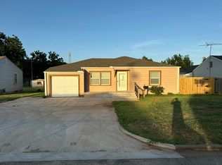 206 N 17th St, Chickasha, OK 73018