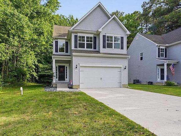 3rd image of 124 Riverside Dr