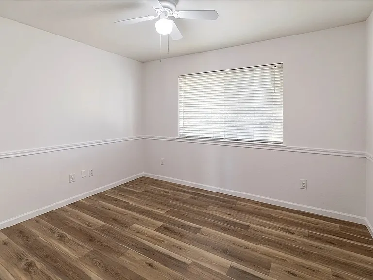 813 Silverbrook Dr — Photo 15