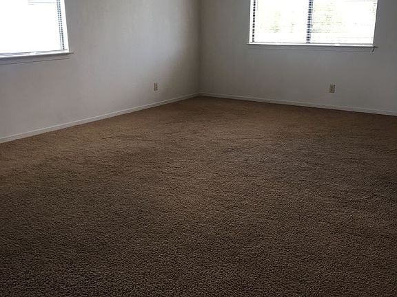 4th image of 4738 Oak St APT 4
