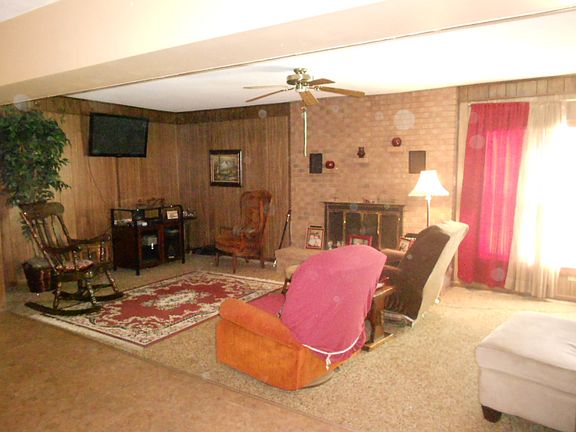 5th image of 592 W Lakeshore Dr
