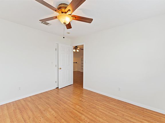 5th image of 606 Packer Ct
