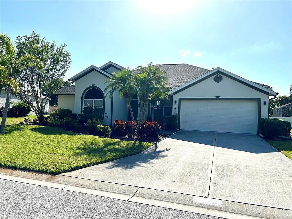 4 bed, 3.0 bath, 2421 sqft, $4,800 — Photo 3