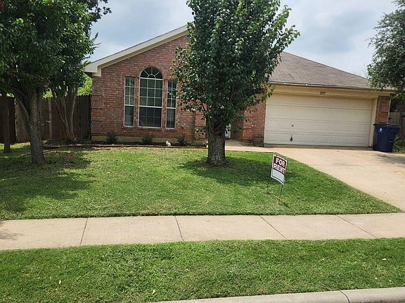 2nd image of 1203 Meadow Gln