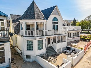 87 Esplanade Pl, South Haven, MI 49090