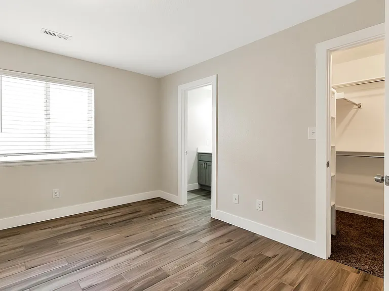 314 S Yates St — Photo 7