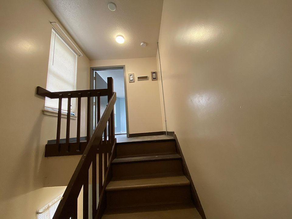 1st image of 196 Illinois St Floor 3